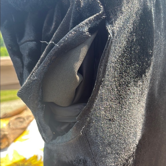 Elegant Black ladies size 6 to 8 curly lamb vintage coat. - Picture 8 of 15